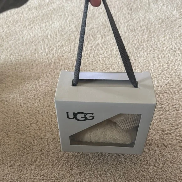 UGG Baby Beige Slippers in Box - Picture 5 of 6